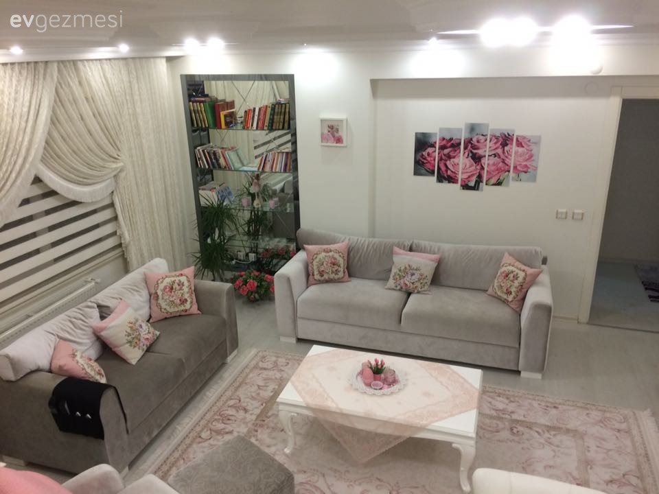 Songül hanımın pastel pembe tonları ile şekillenen tatlı evi..