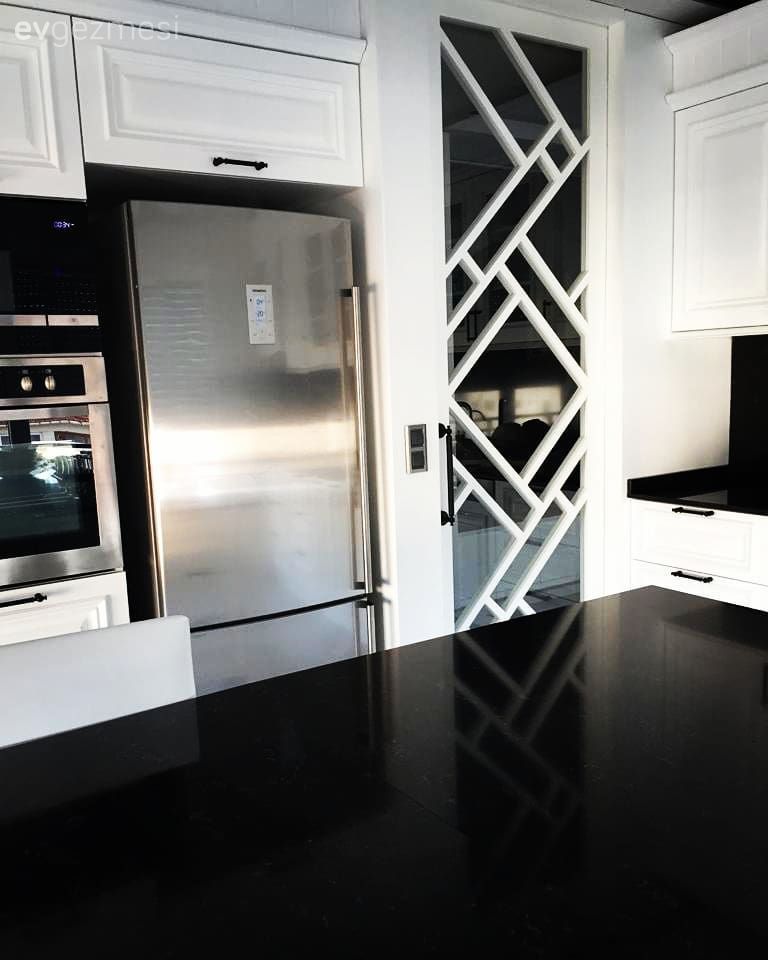 Sürgü kapı, Mutfak, Beyaz mutfak, Siyah tezgah