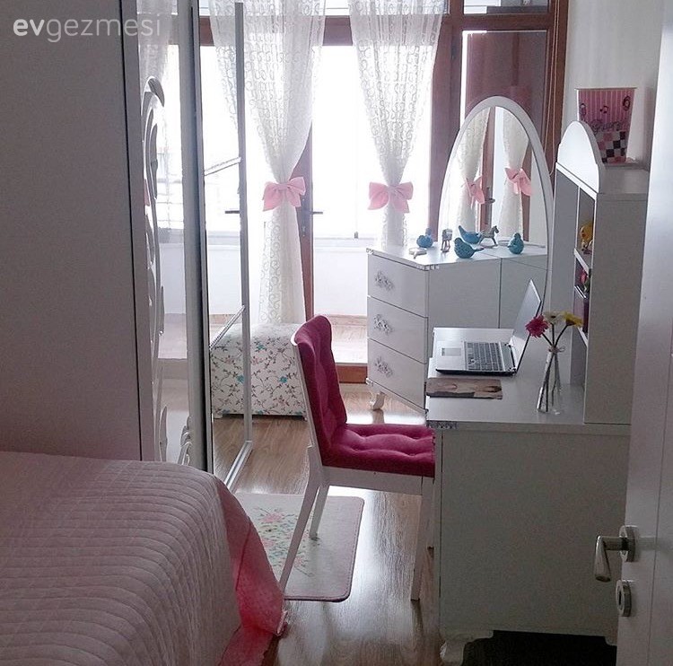 Zeliha hanımın yeni evinde, cıvıl cıvıl bir dekor..