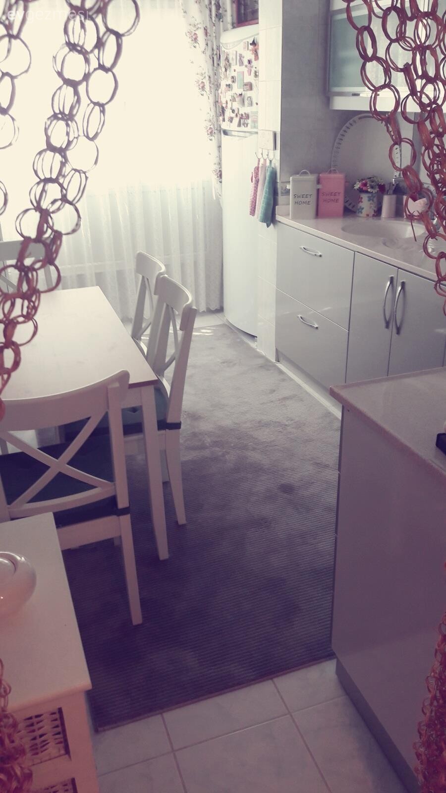 Gri, Halı, Mutfak, Mutfak masası