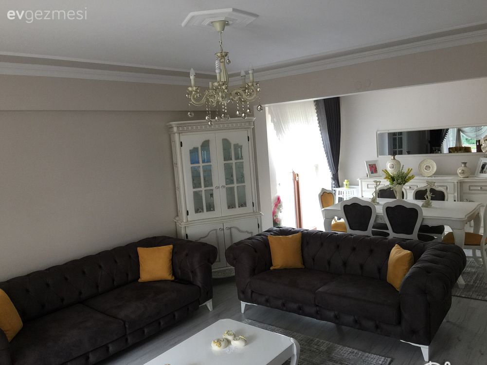 Avize, Chesterfield, Kahverengi, Orta sehpa, Salon, Sarı, Yemek Odası, Aydınlatma