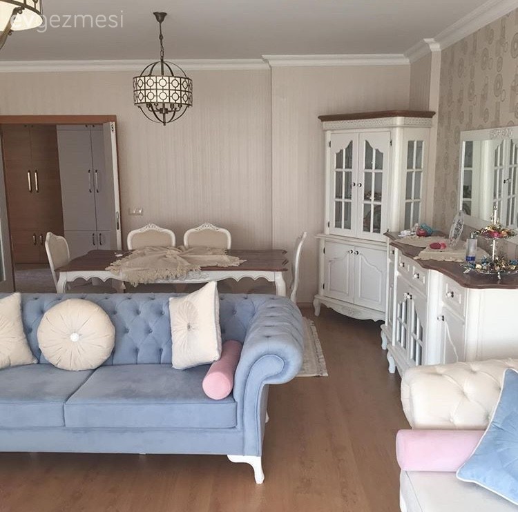 Begüm hanımın narin ve şık evi..