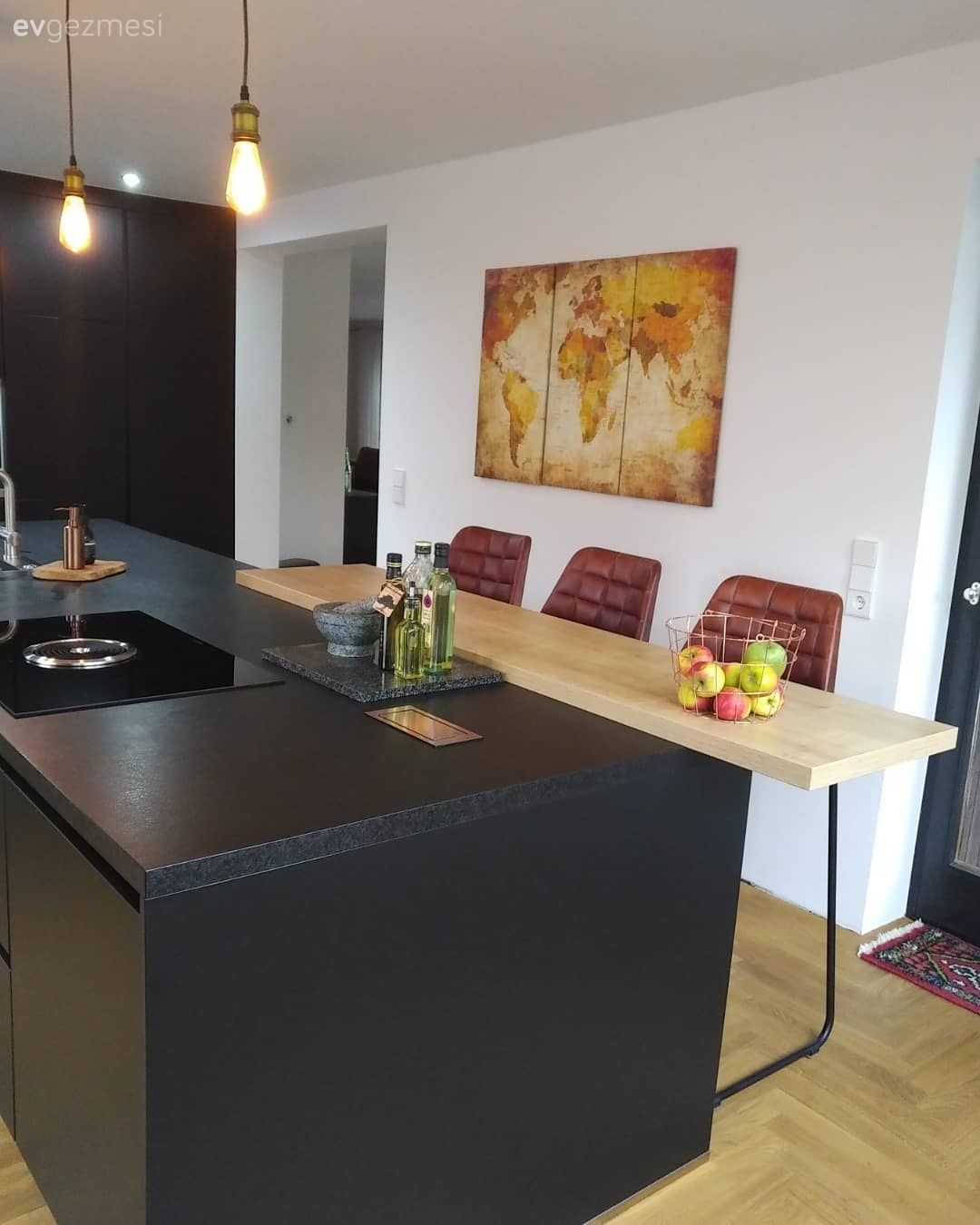 Komple Yenilenen Bu Evde 1960'lar Bugün ile Buluşuyor