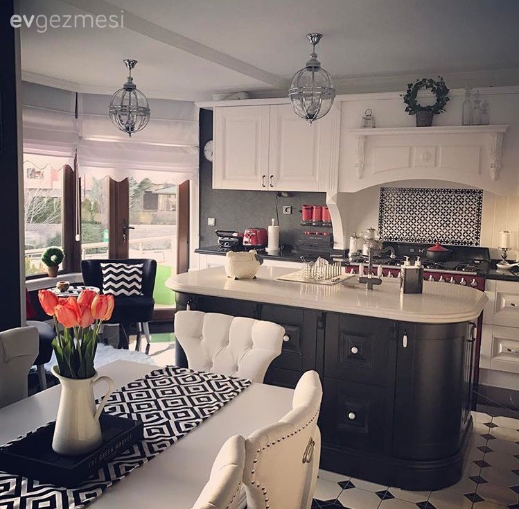 Avize, Beyaz, Beyaz mutfak, Mutfak, Ada mutfak, Mutfak masası, Siyah, Siyah- Beyaz, Aydınlatma