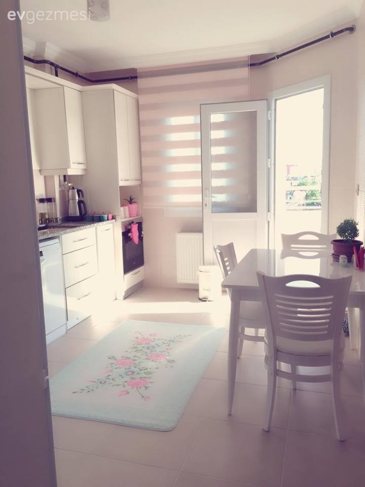 Beyaz mutfak, Halı, Mutfak, Mutfak masası