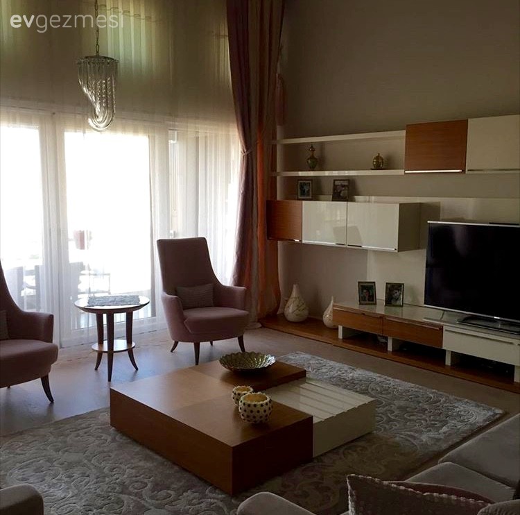 Berjer, Halı, Orta sehpa, Perde, Salon, Tv ünitesi