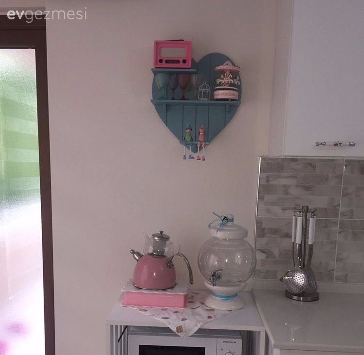 Beyaz mutfak, Mutfak, Pembe, Duvar rafı