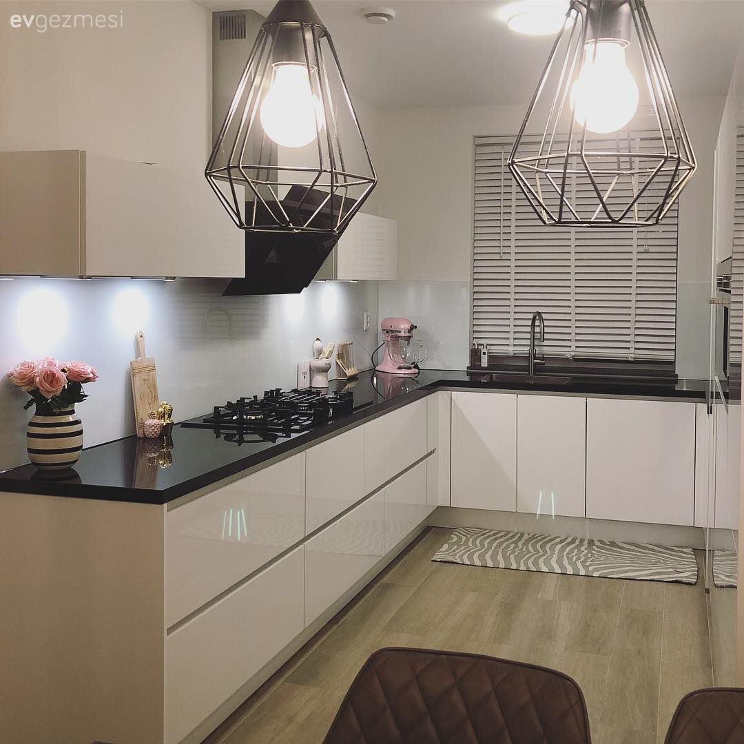 Satır Aralarında Pembeler Bu Modern Eve Sıcak Zerafet Katıyor