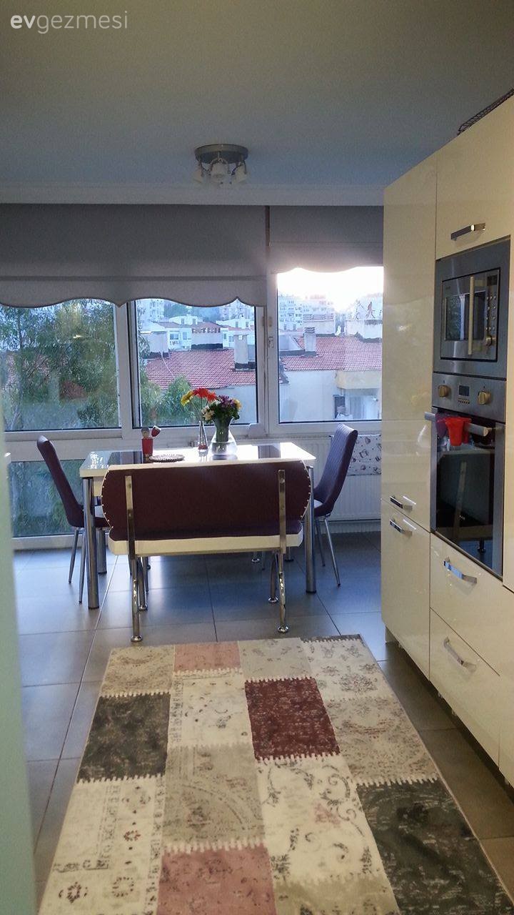 Beyaz mutfak, Mutfak, Mutfak masası