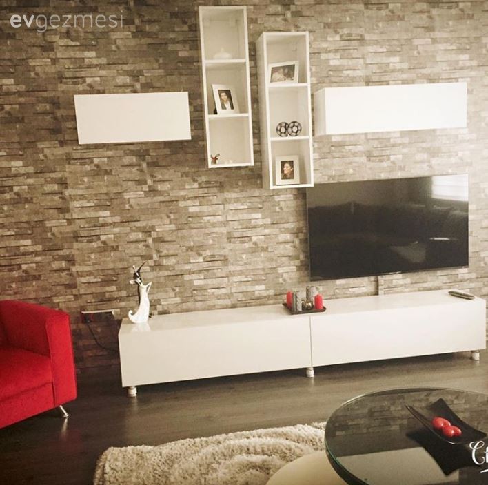 Esma hanımın kırmızı vurgulu konforlu evinden tadımlık kareler..