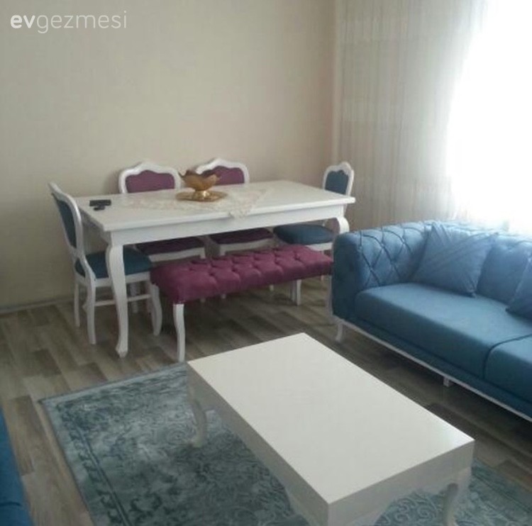 Jale hanımın yakın renklerle, sakin ve bütünlük içinde evi..