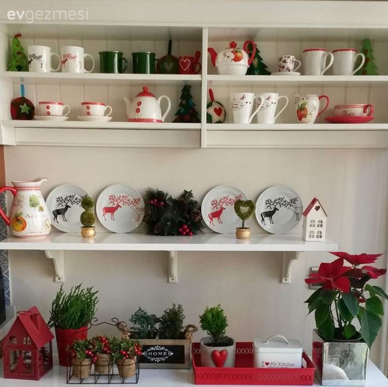 Ayşegül hanımın kırmızı ve yeşillerle, yılbaşı dekoru..