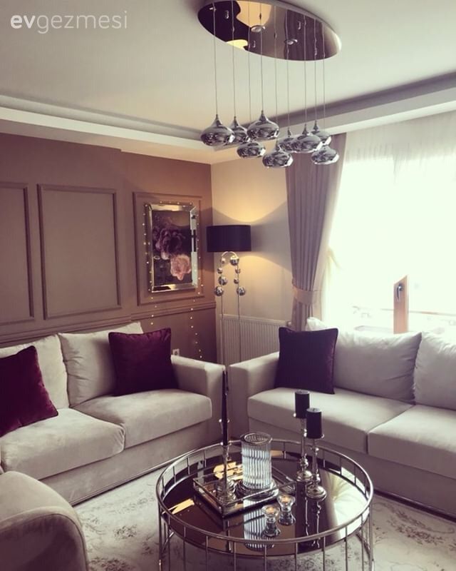 Asil Renkler ve Metalik Detaylar Bu Eve Göz alıcı Bir His Katıyor