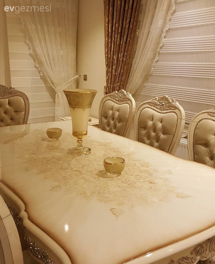 Klasik stilin hakim olduğu, göz alıcı ve konforlu bir ev..