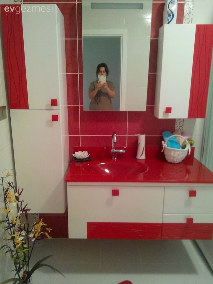 Banyo, Kırmızı