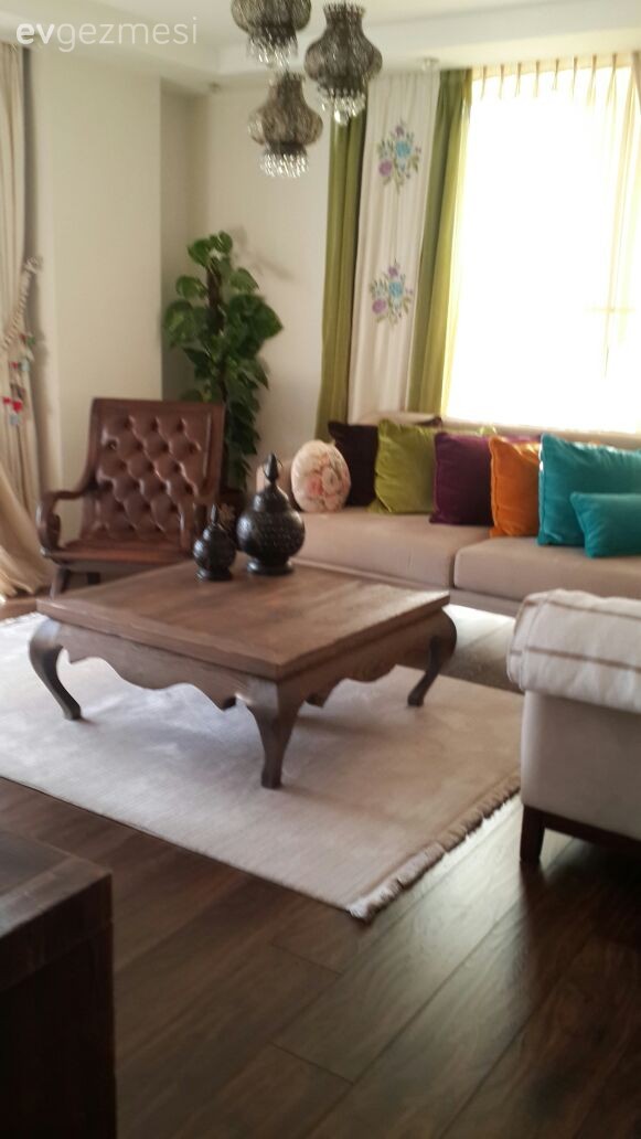 Ahşap Mobilya, Berjer, Halı, Köşe koltuk, Krem, Orta sehpa, Oturma Odası, Kırlent