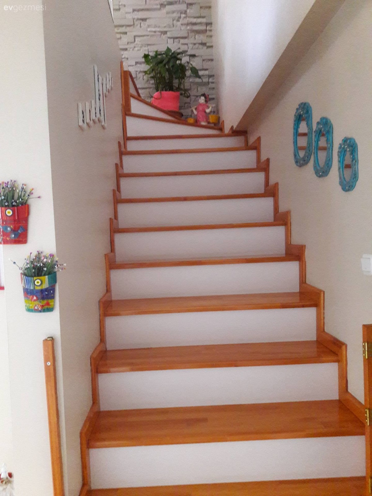 Ayna, Mavi, Merdiven