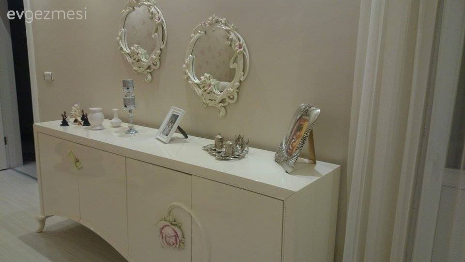 Birsen hanımın yumuşak renklerle ince ve zarif evi..