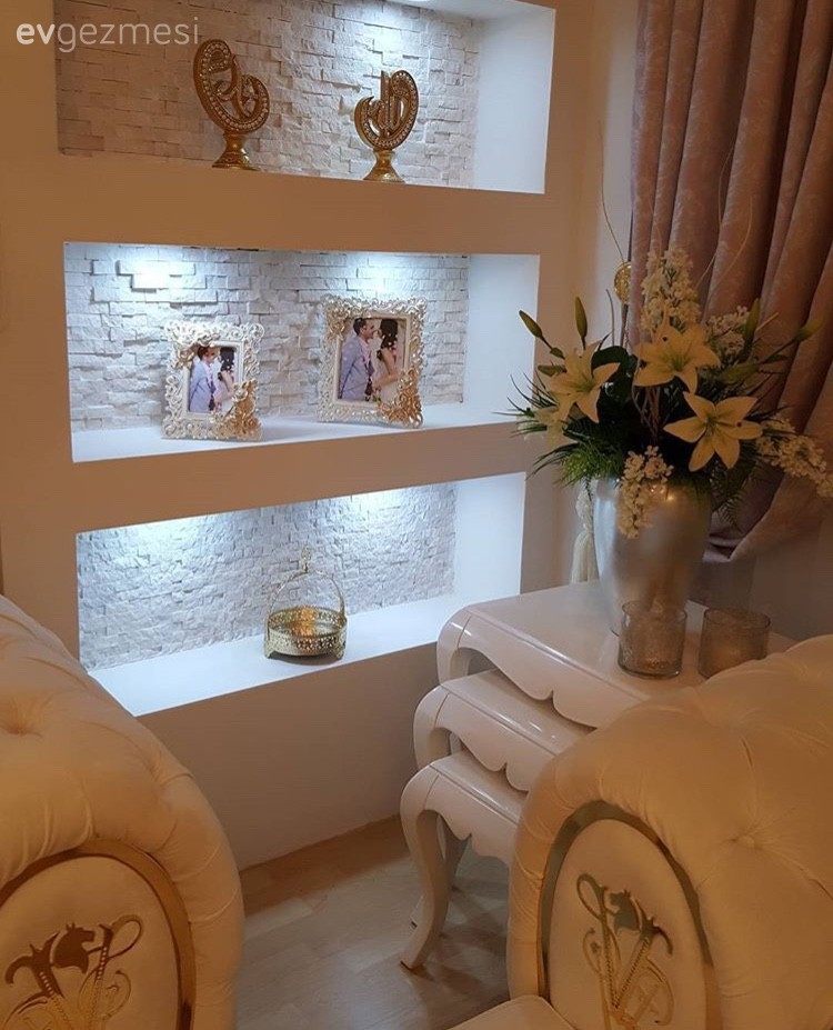 Duvar Nişleri, Salon, Taş duvar