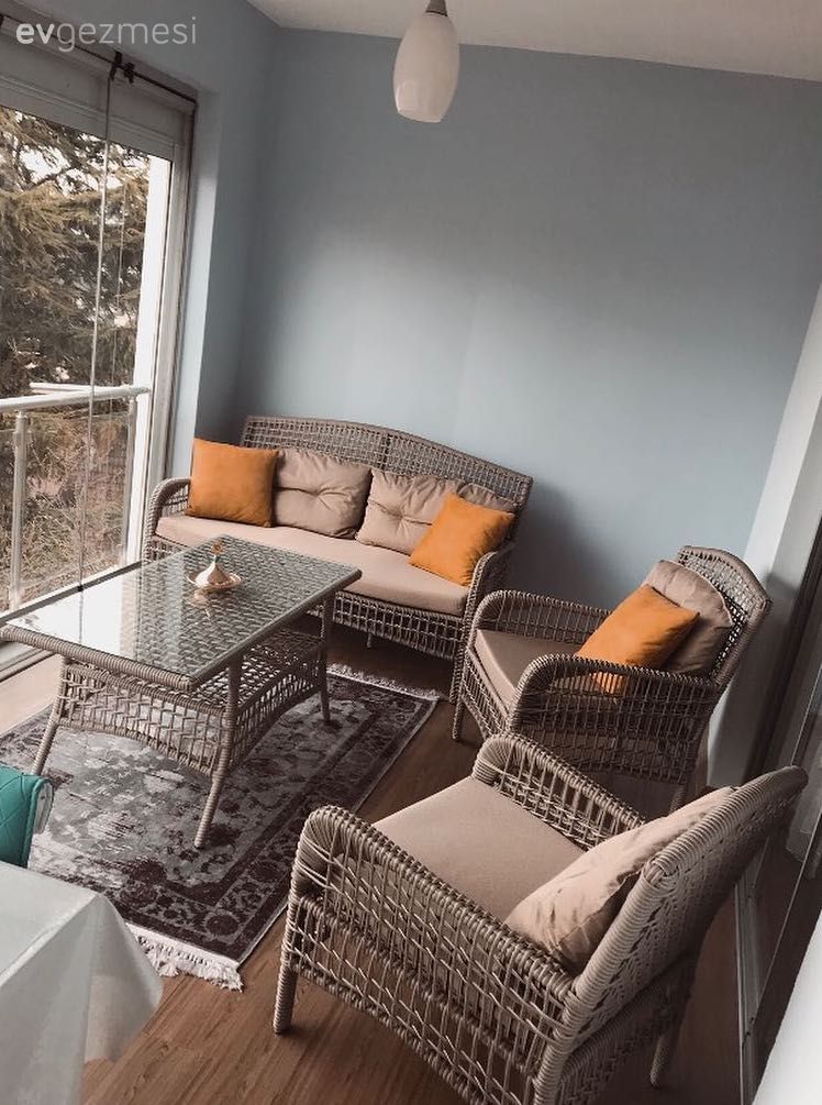 Balkon, Balkon oturma grubu, Mavi duvar, Kapalı balkon