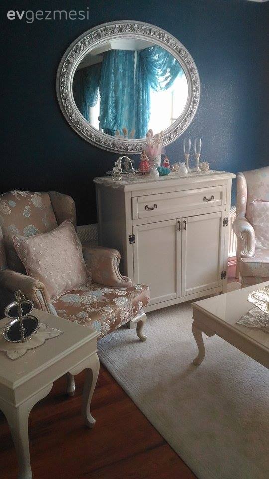 Nilgün hanımın her köşesini değerlendirdiği klasik stil evi..