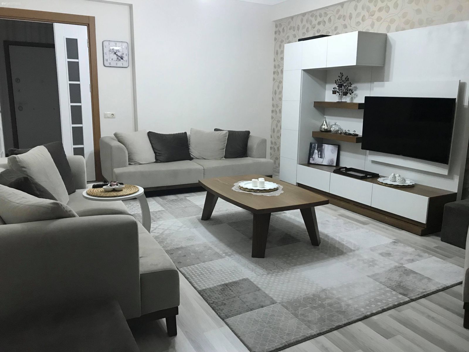 Yeni salonda içe sinmeyen birkaç detay. Fikirleri bekleriz!