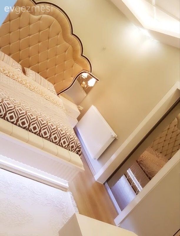 Aynalar ile ışıl ışıl bir dekor. Nuray hanımın uyumlu ve şık evi.