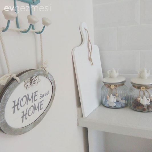 Bilgen hanımın pastel tonlarla, zarif ve iç açıcı mutfağı..