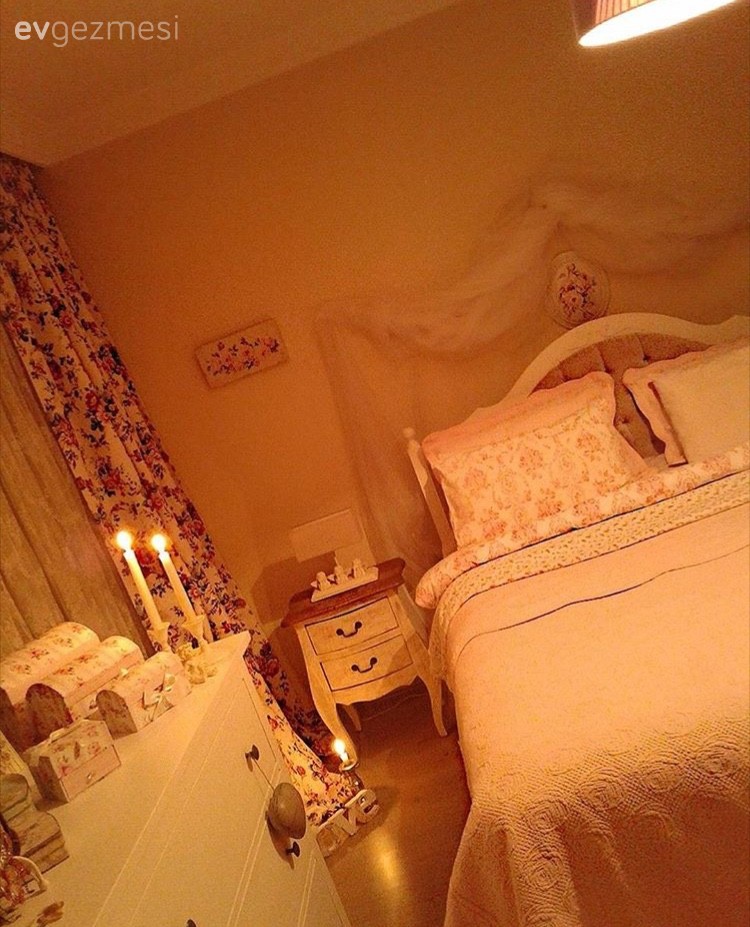 Özge hanımın dekoratif objelerle kişiselleşen sıcak ve keyifli evi..