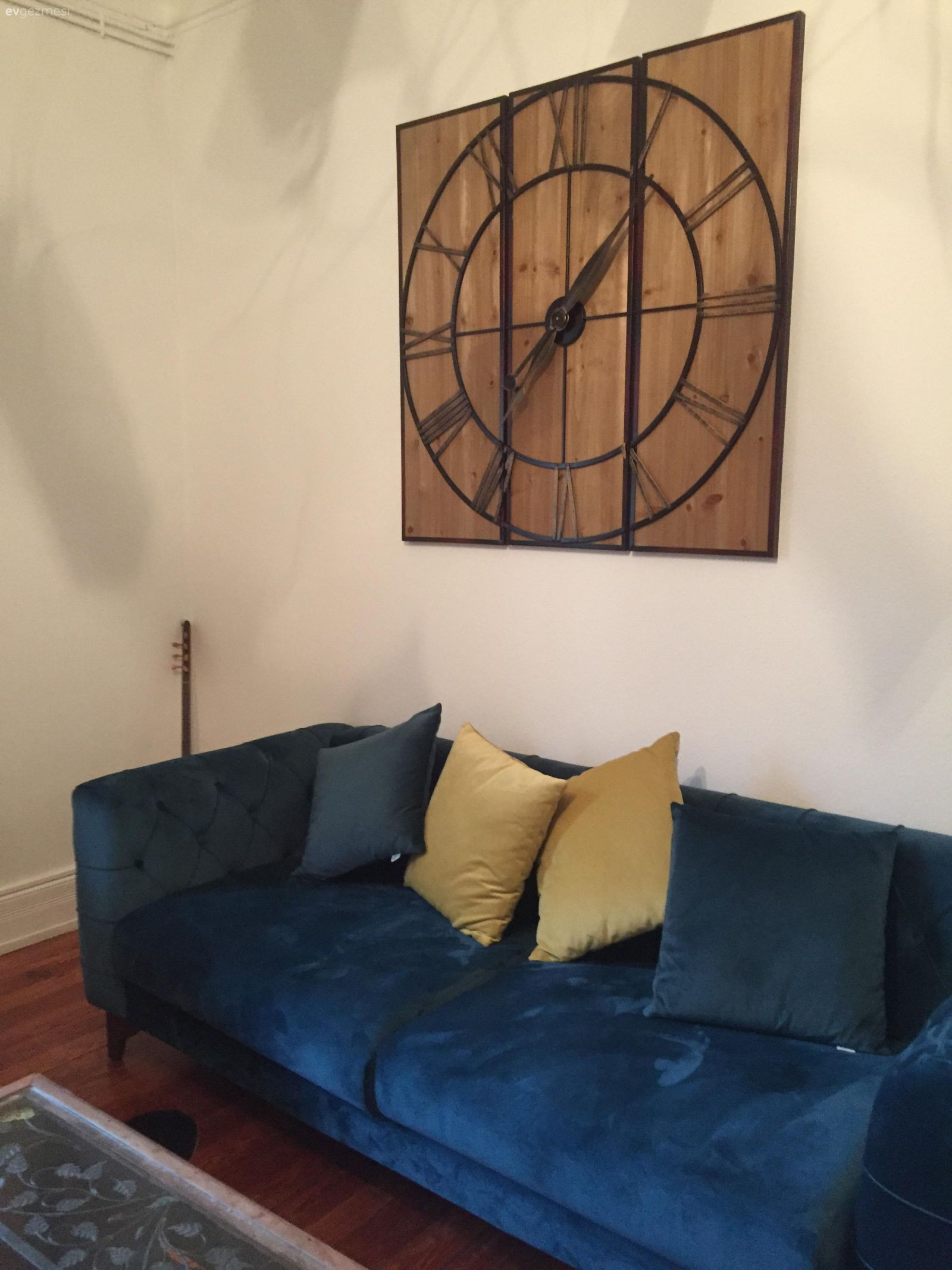 Lacivert, Salon, Duvar saati