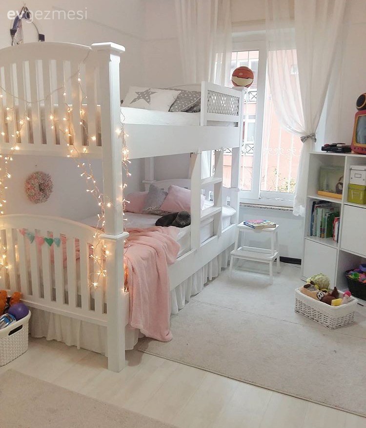 Koyu renklerden, Akdeniz esintilere: Eda hanımın evinden yeni kareler.