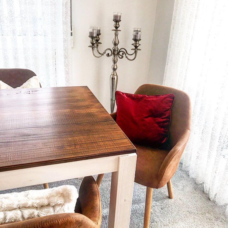 Kırmızı Detaylar Bu Eve Cazibe Katıyor