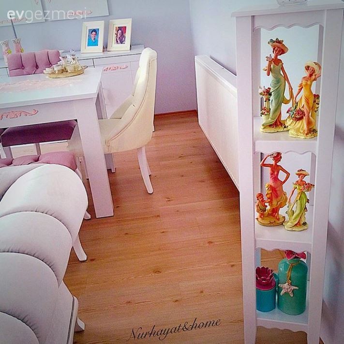 Nurhayat hanımın açık renklerle iç açıcı ve zarif evi..