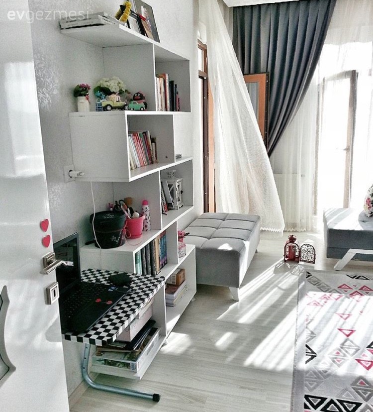 Sümeyye hanımın her odası kendi içinde uyumlu, sade evi..