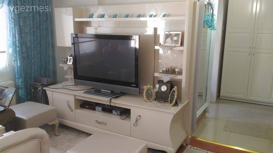 Nilgün hanımın her köşesini değerlendirdiği klasik stil evi..