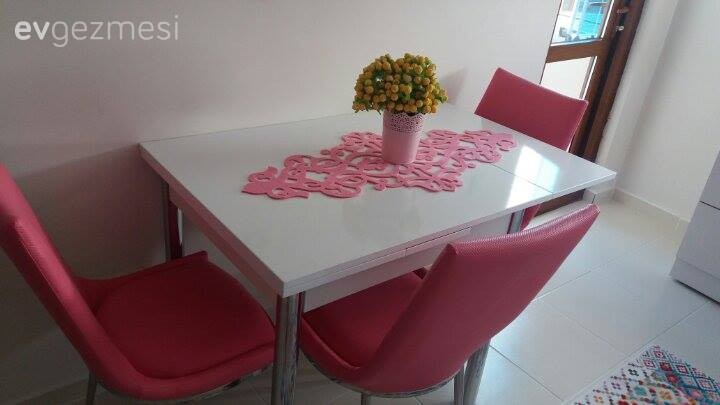 Mutfak, Pembe, Mutfak masası