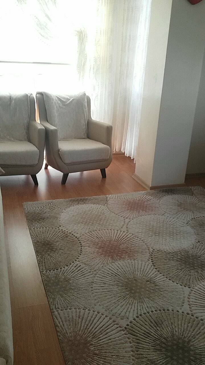 Bu koltuk takımına uyumlu nasıl bir fon perde diktirmeli?