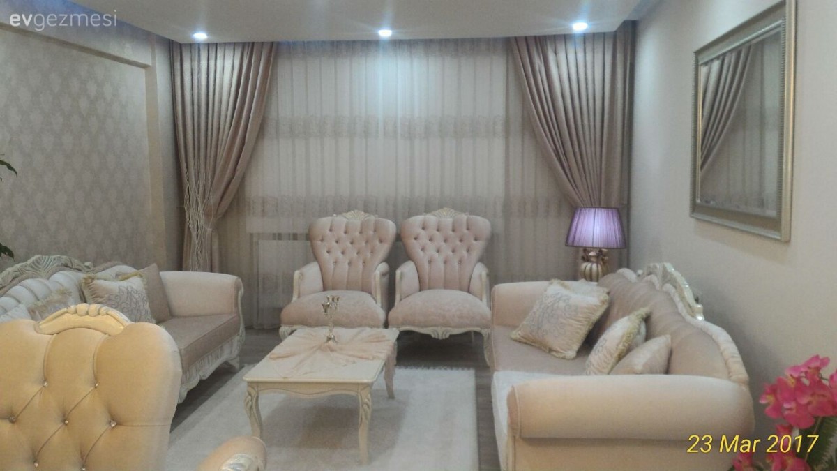 Berjer, Fon perde, Halı, Krem, Orta sehpa, Pembe, Salon, Perde