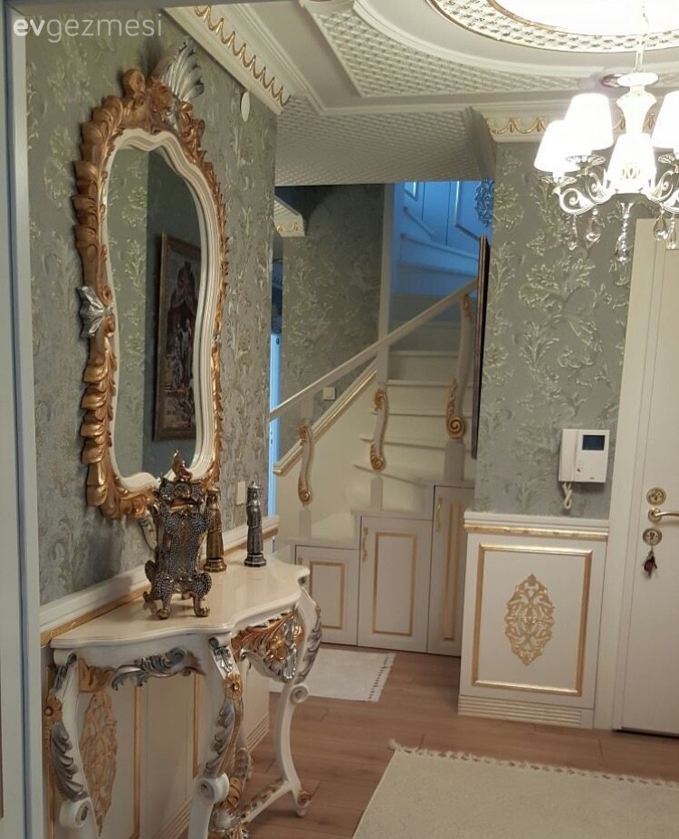 Antre, Ayna, Dresuar, Duvar dekorasyonu, Duvar kağıdı