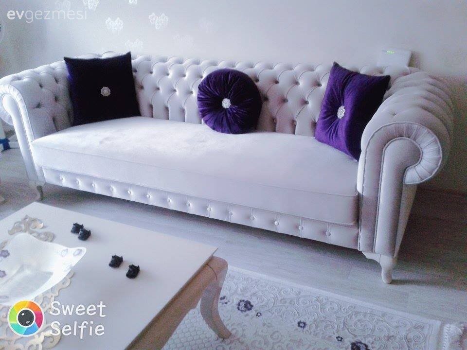 Elif hanımın klasik stilde, şık salon dekoru.