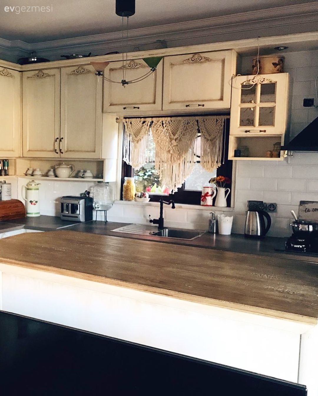 Bu Mutfak Boyama ile Tepeden Tırnağa Nostaljik Görünüme Bürünüyor