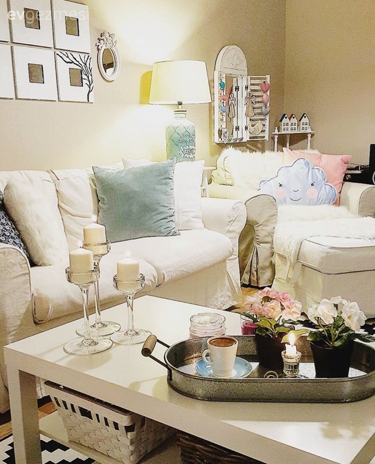 Değişim seven Gamze hanımın aksesuarlarla değişen salonu..