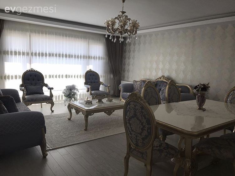 Göz alıcı salon ve renkli yaşam alanları. Mavi hanımın evinden..