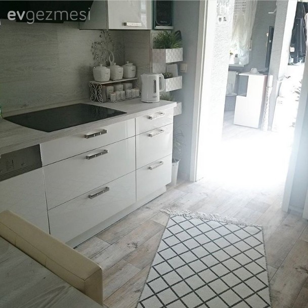 Derya hanımın grinin etkisinde İskandinav stil evi..