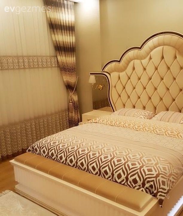 Aynalar ile ışıl ışıl bir dekor. Nuray hanımın uyumlu ve şık evi.