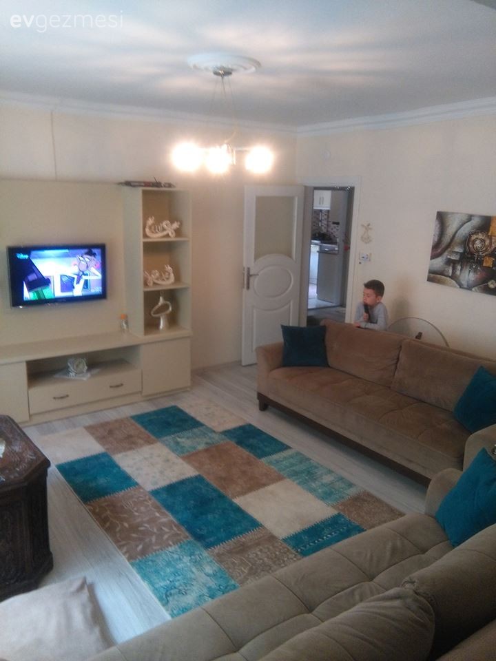 Almina hanımın salonunun renk ve dekor uyumu sizce nasıl?