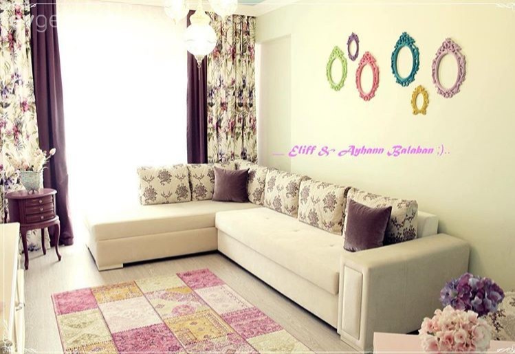 Genç çiftimizin açık renk ve vintage esintilerle dekore ettikleri evi.