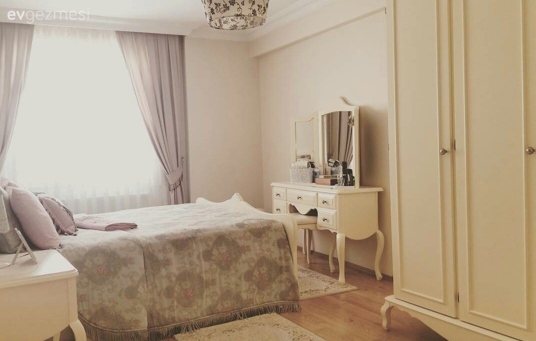 Avize, Fon perde, Pembe, Yatak Odası, Yatak örtüsü, Perde, Aydınlatma