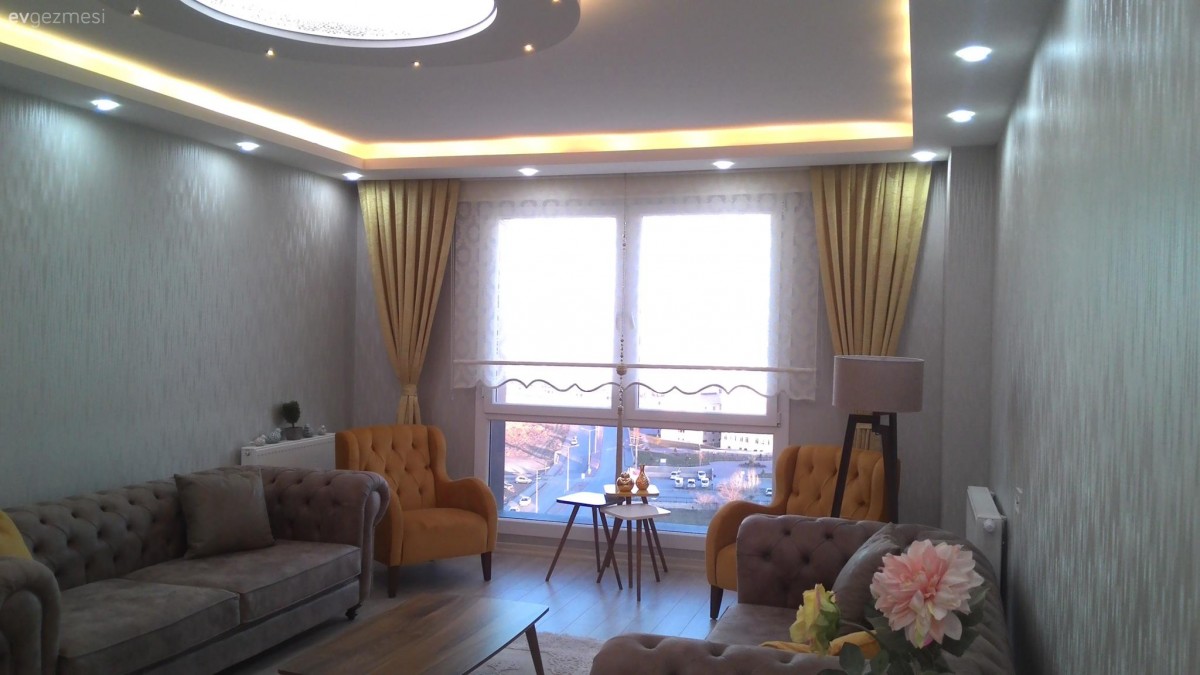 Asma tavan, Berjer, Fon perde, Kahverengi, Salon, Sarı, Perde