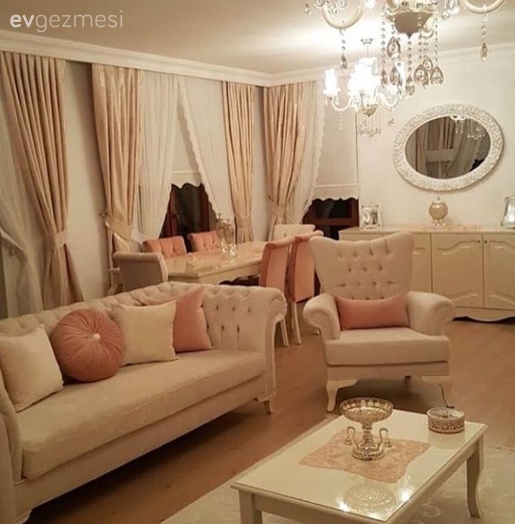 Sevil hanımın yumuşak tonlarda, sade ve şık evi..